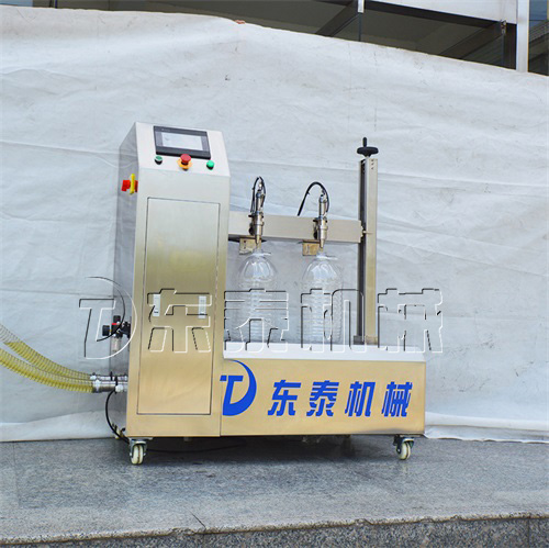 如何清洗小型食用油灌裝機(jī)?東泰告訴你